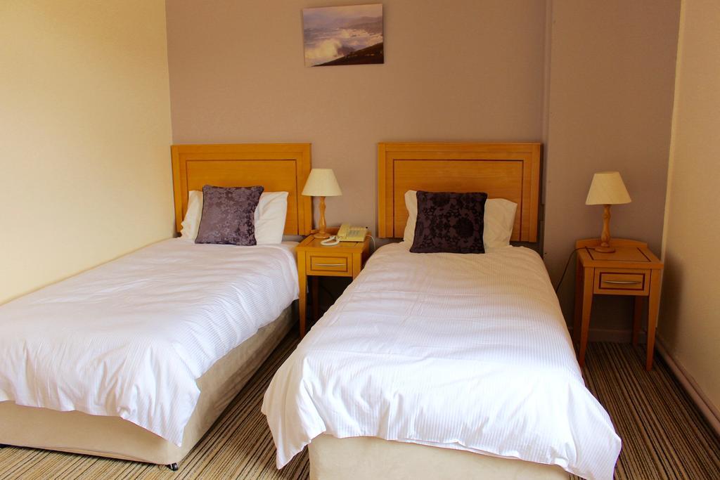 Achill Sound Hotel - Ostan Ghob A'Choire Exterior foto