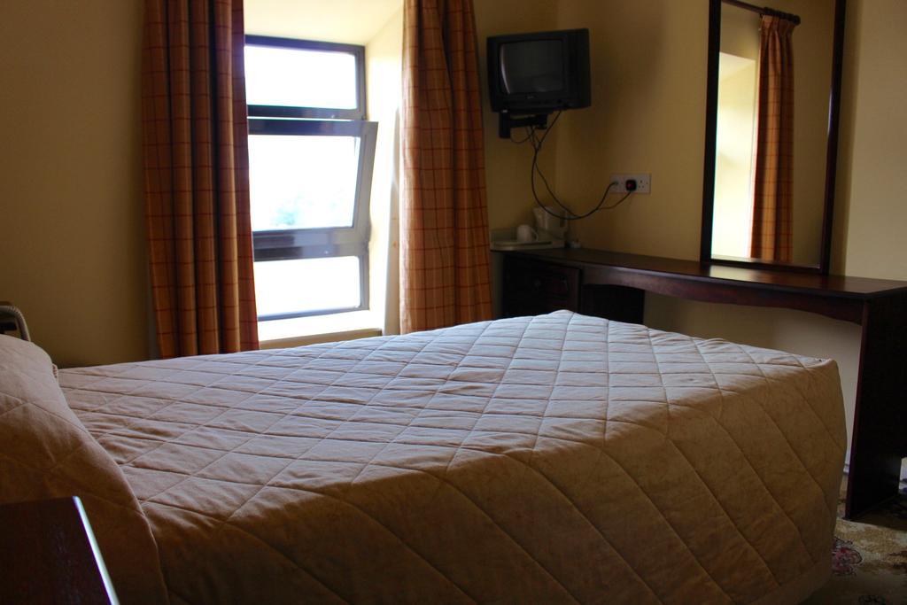 Achill Sound Hotel - Ostan Ghob A'Choire Exterior foto